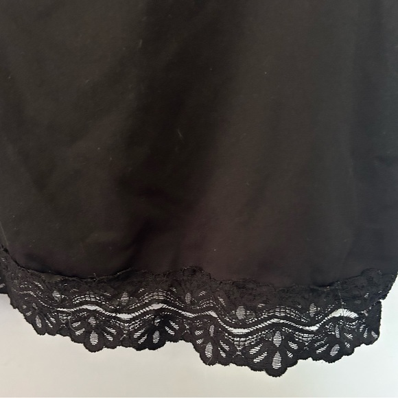 Beautiful top with Lace decal by Lane Bryant - Picture 4 of 4